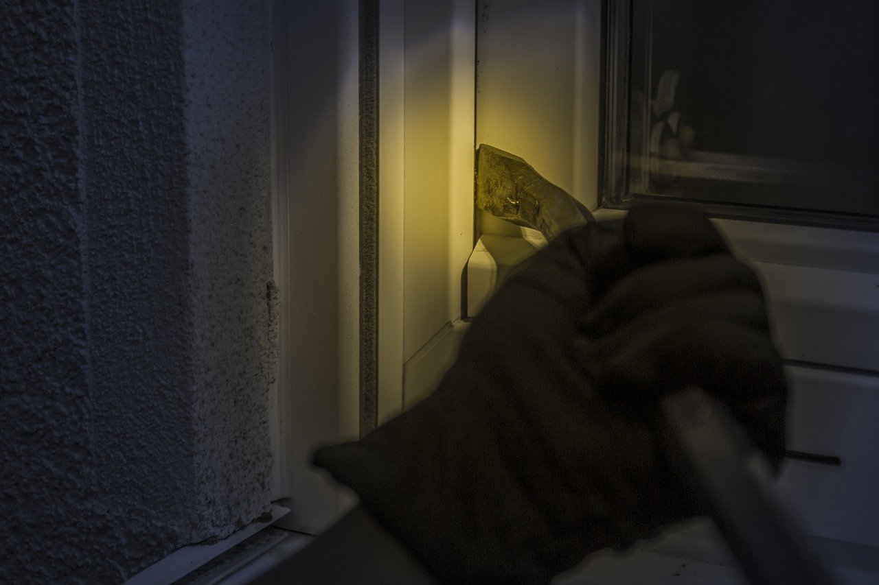 4 Bad House Habits That Attract Burglars